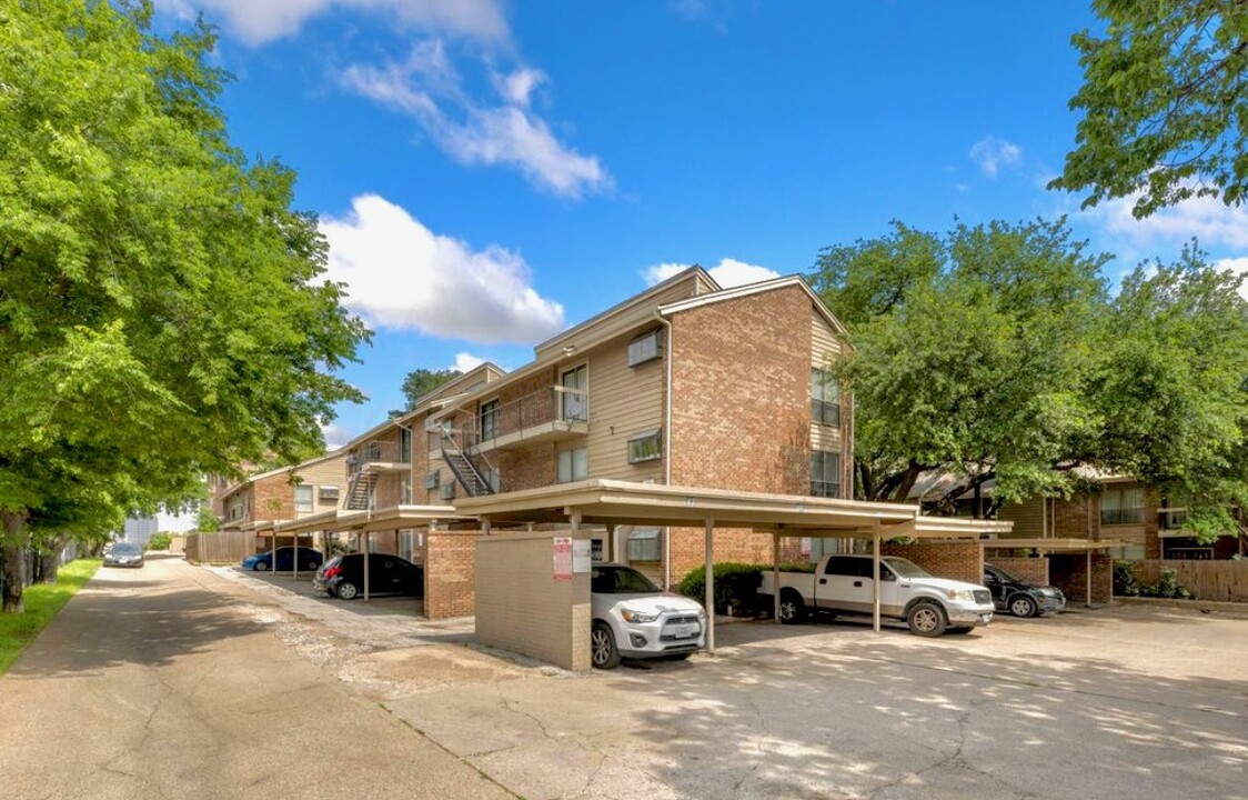 5750 Phoenix Dr in Dallas, TX - Building Photo