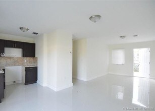 1980 NW 54th St-Unit -A in Miami, FL - Building Photo - Building Photo