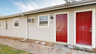 500 Foch St, Unit 7 in Bryan, TX - Building Photo
