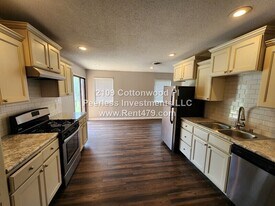 2109 Cottonwood Pl in Springdale, AR - Building Photo