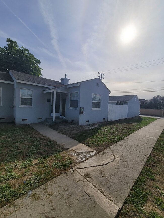 property at 2650-2652 E Carson St