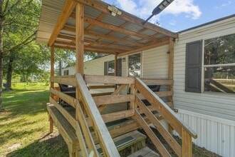 106 County Road 3755 in Cleveland, TX - Building Photo - Building Photo