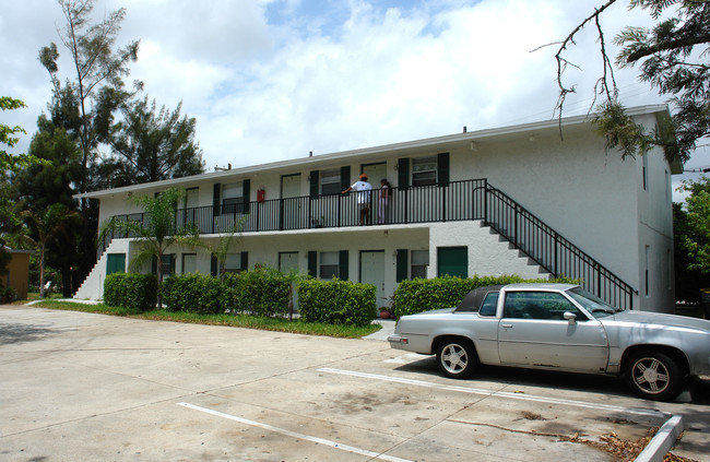 WEST END APARTMENTS in Lake Worth, FL - Building Photo - Building Photo