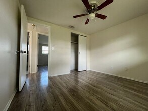 9317 Goldenrod Rd-Unit -B in Thonotosassa, FL - Building Photo - Building Photo