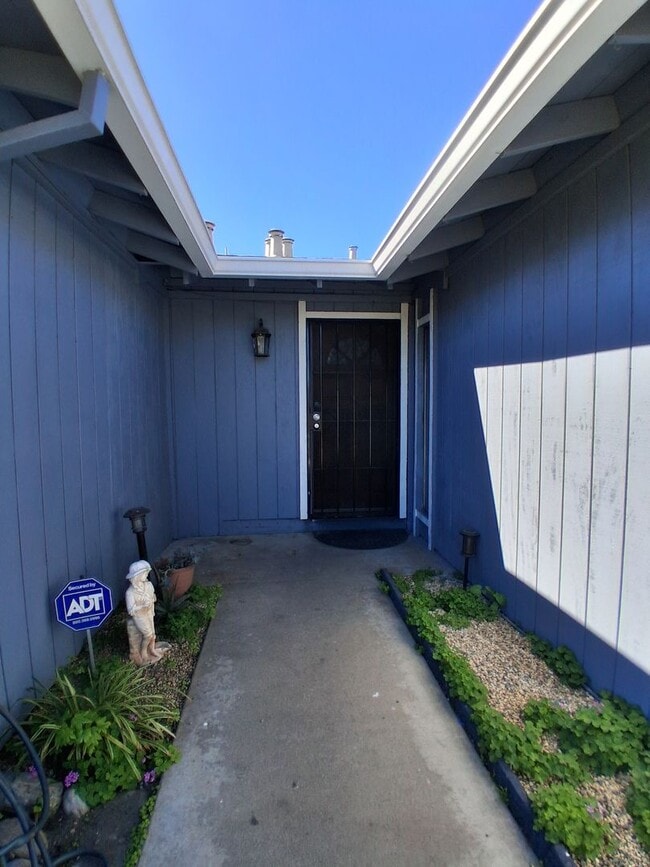 3505-3507 Thistlewood Way in Modesto, CA - Foto de edificio - Building Photo