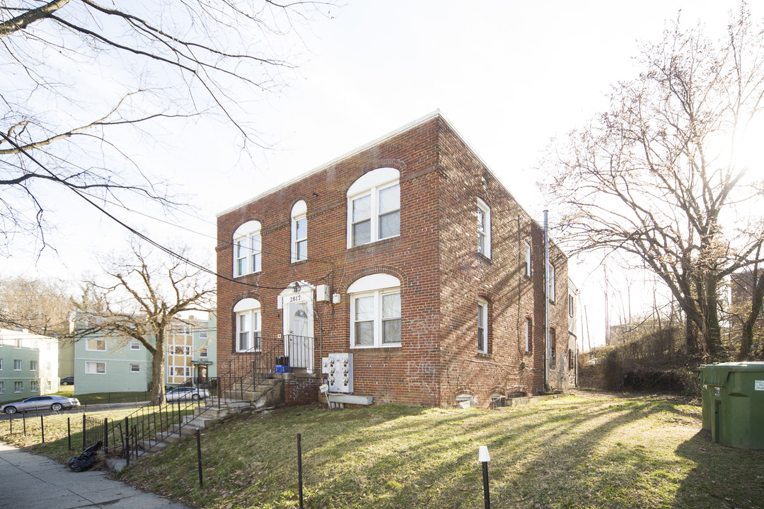 2817 Buena Vista Ter SE in Washington, DC - Foto de edificio