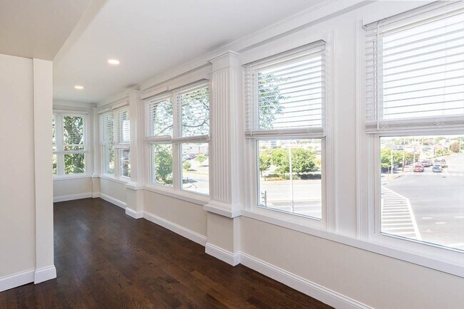 747 Fellsway, Unit 745 in Medford, MA - Foto de edificio - Building Photo