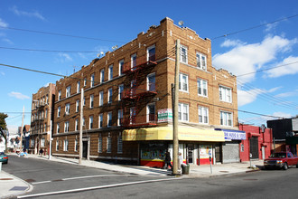 172-07 Jamaica Ave in Jamaica, NY - Foto de edificio - Building Photo
