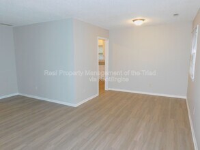 5204 Fieldbrook Dr in Greensboro, NC - Building Photo - Building Photo