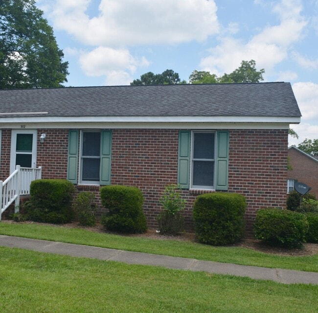 302 Killigrey St in Lillington, NC - Building Photo - Building Photo