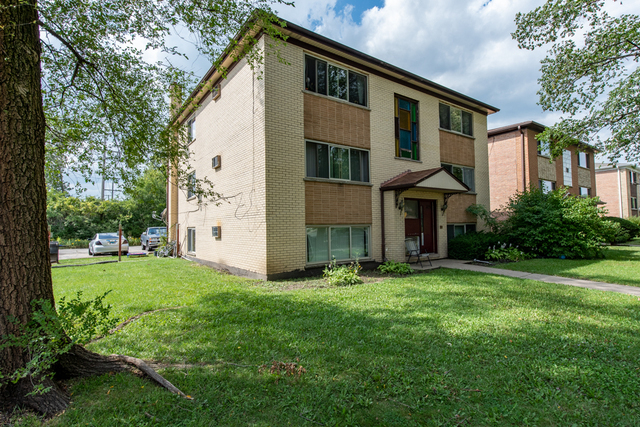 328 N Oakwood Ave in Waukegan, IL - Building Photo