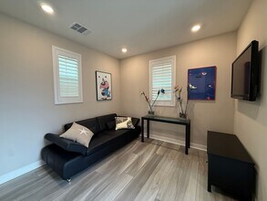 1734 Artemisia Ct in Carlsbad, CA - Building Photo - Building Photo