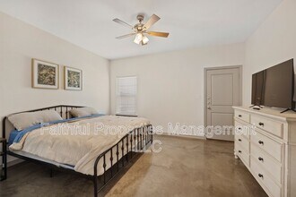 16374 County Rd 4100 in Lindale, TX - Foto de edificio - Building Photo