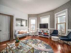 308 Beacon St, Unit 1 in Somerville, MA - Building Photo - Building Photo