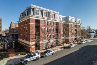 The Henry in Alexandria, VA - Foto de edificio - Building Photo