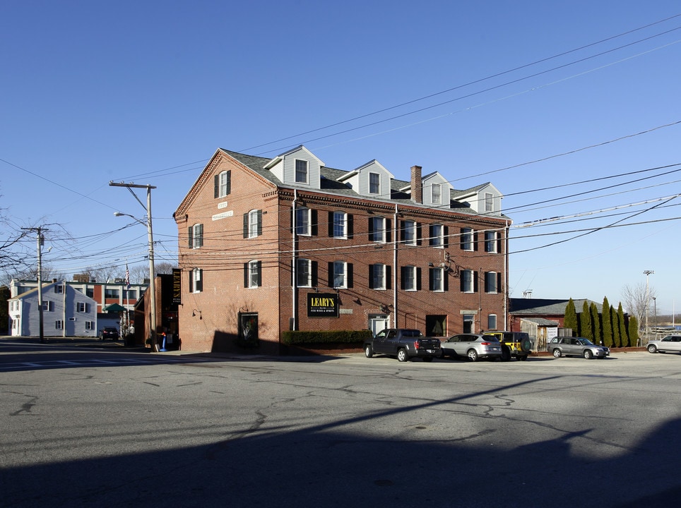 200-202 Merrimac St in Newburyport, MA - Building Photo