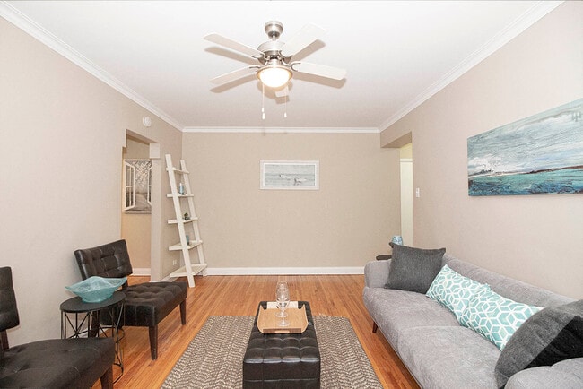 250 Broadway Apartment in Winnipeg, MB - Building Photo - Building Photo