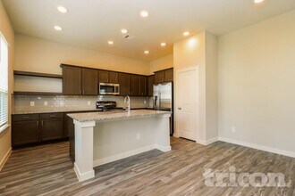 9835 Willow Creek Commerce Dr in Tomball, TX - Building Photo - Building Photo