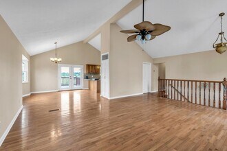 7918 Holly Hills Dr in Chattanooga, TN - Foto de edificio - Building Photo