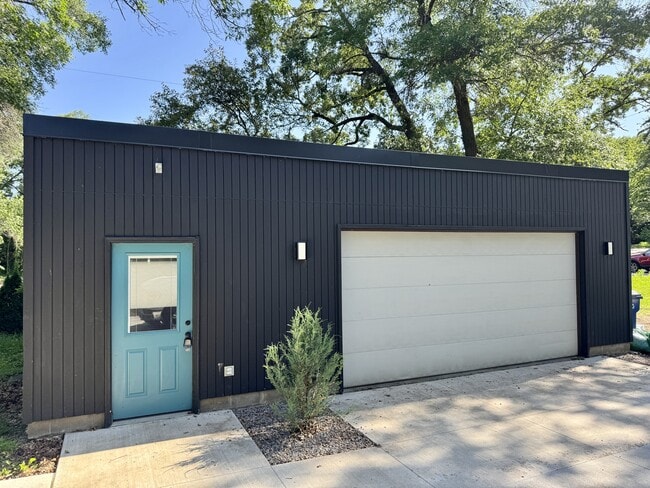 1700 Cooper Ave S in St. Cloud, MN - Foto de edificio - Building Photo