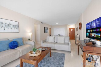 3901 S Ocean Dr in Hollywood, FL - Building Photo - Building Photo