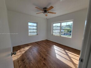 3433 SW 12th St-Unit -UPSTAIRS in Miami, FL - Building Photo - Building Photo
