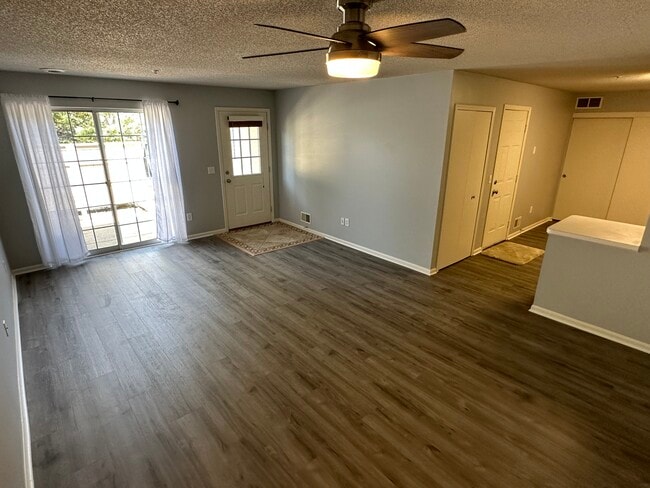 10802 Lexington Dr in Eden Prairie, MN - Building Photo - Building Photo