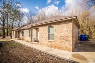 1413 Hardy St in Conway, AR - Building Photo