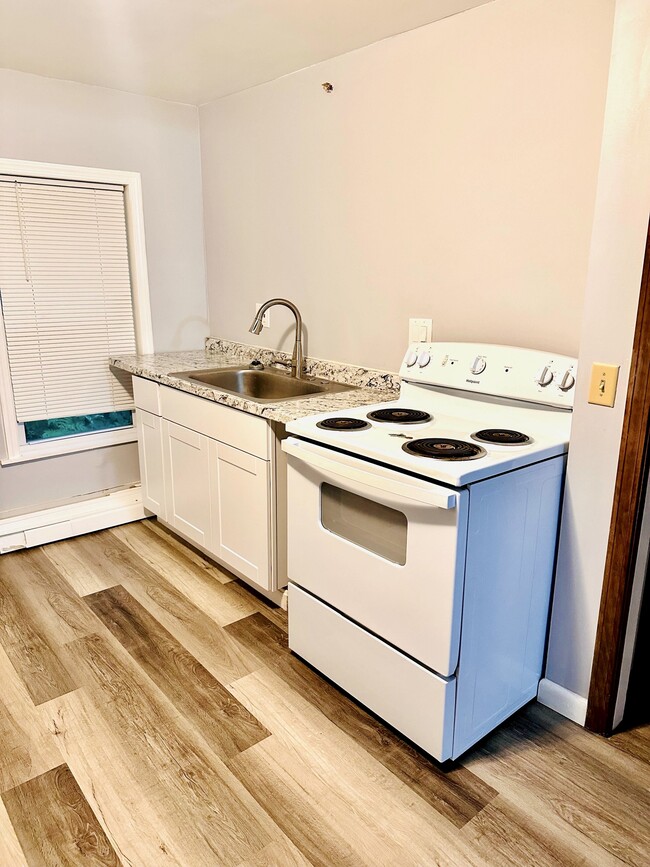 646 Main Rd N, Unit 1D