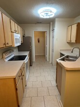 6596 Swissco Dr, Unit 1524, in Orlando, FL - Foto de edificio - Building Photo