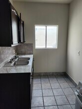 448 S Lake St, Unit 13 in Los Angeles, CA - Building Photo - Building Photo