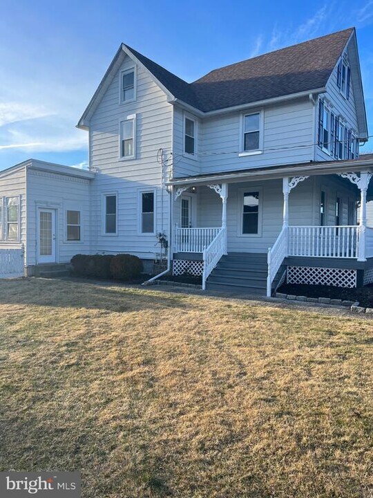 173 Bishop Ave in Berlin Township, NJ - Building Photo