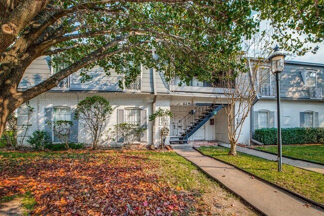 9025 Rue Cambon St photo'