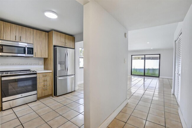 1721 SW 40th Terrace in Fort Lauderdale, FL - Building Photo - Building Photo