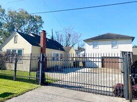 1911 Bradshaw St in Houston, TX - Building Photo