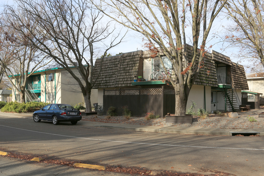 615-625 Adams St in Davis, CA - Building Photo