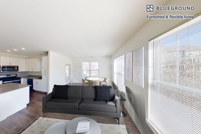 152 Shipyard Dr in Hingham, MA - Foto de edificio - Building Photo