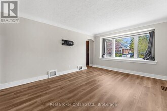 223 Bond St N in Hamilton, ON - Building Photo - Building Photo