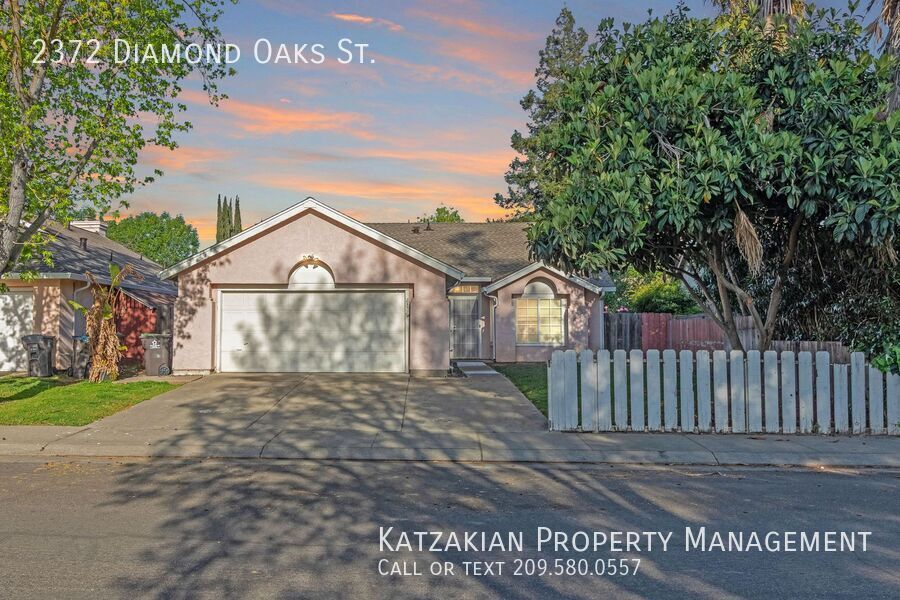 2372 Diamond Oaks St in Stockton, CA - Building Photo