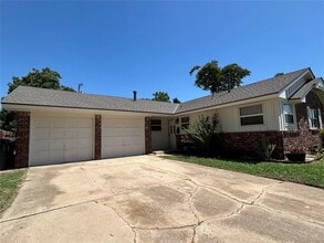 7605 NW 25th Terrace in Bethany, OK - Building Photo - Building Photo