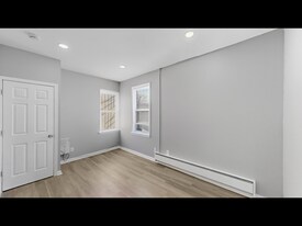 972 McLean Ave, Unit 1 R in Yonkers, NY - Building Photo
