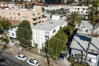 968 S Barrington Ave in Los Angeles, CA - Building Photo - Building Photo