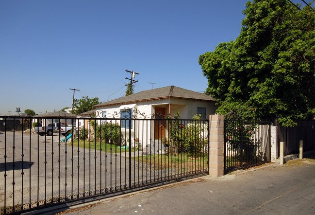 5016 E Cody Dr in Los Angeles, CA - Foto de edificio - Building Photo