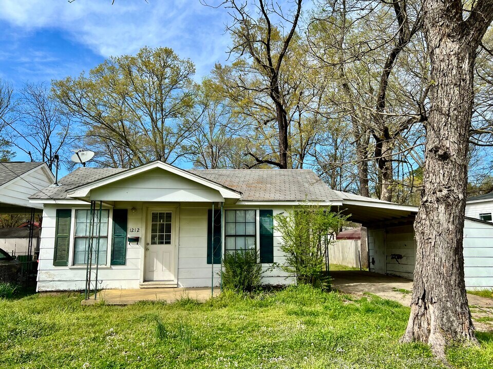 1212 E Highland Ave in Malvern, AR - Foto de edificio