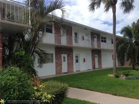 2851 E Golf Blvd, Unit 204 in Pompano Beach, FL - Building Photo