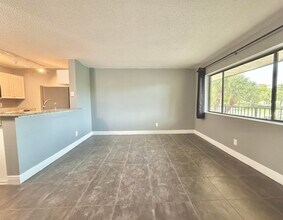 1625 Meadows Cir W in Boynton Beach, FL - Building Photo - Building Photo