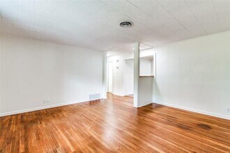 1230 Bellaire Dr in Grapevine, TX - Building Photo - Building Photo