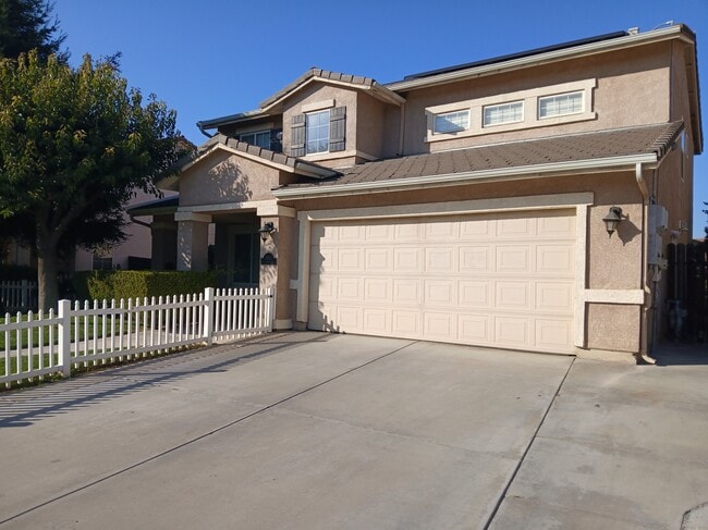 1842 Santa Maria Ave in Porterville, CA - Building Photo - Building Photo