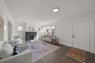 5332 Highland Ave in Kansas City, MO - Foto de edificio - Building Photo