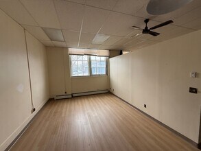 181 Main St, Unit 109 in Whitesboro, NY - Foto de edificio - Building Photo